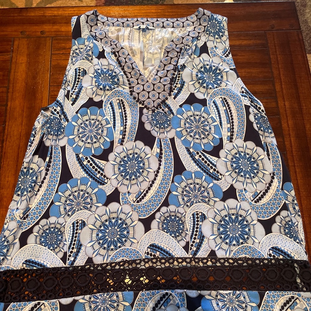 Crown and Ivy sleeveless top